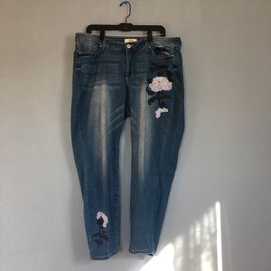 Vintage America, flower detailed blue jeans